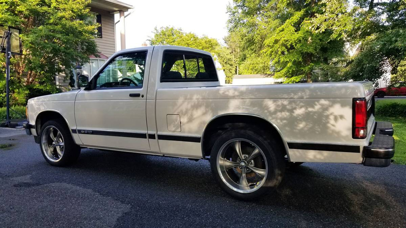 Illustration for article titled At $8,500, Is This LT1-Powered 1993 Chevy S10 a Pickup With Pick Up That You Might Pick Up?